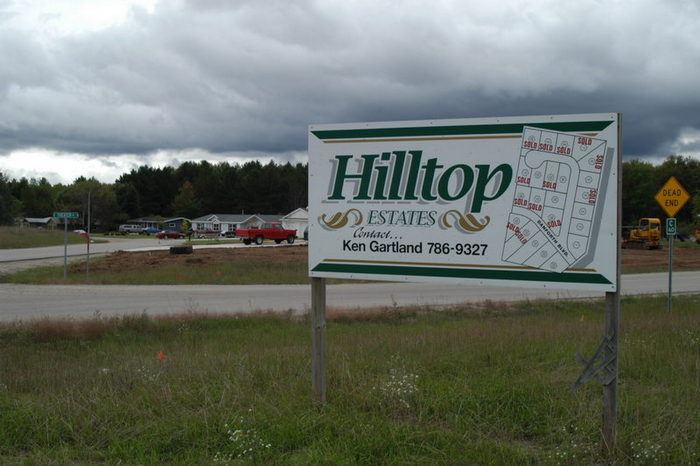 Hilltop Drive-In Theatre - September 2003 Photo (newer photo)